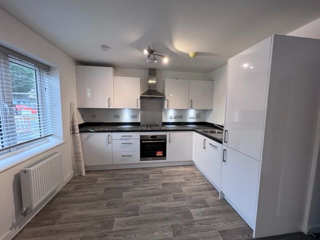 Property photo 2 of 7 Kitchen