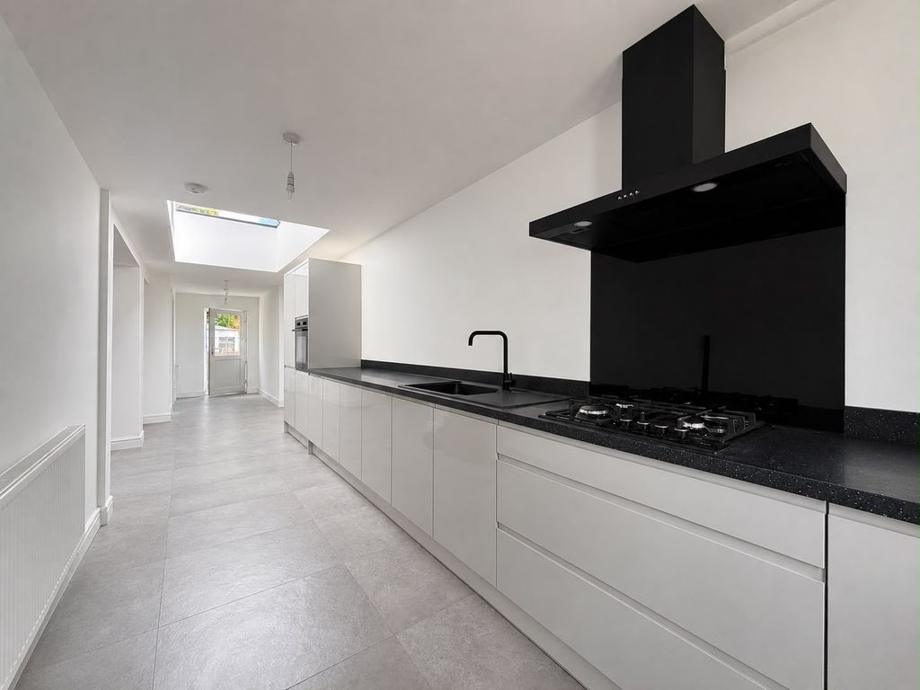 Property photo 2 of 12 Kitchen