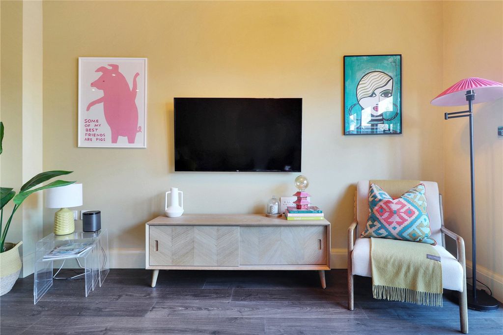 Property photo 3 of 19 Sitting/Dining Room