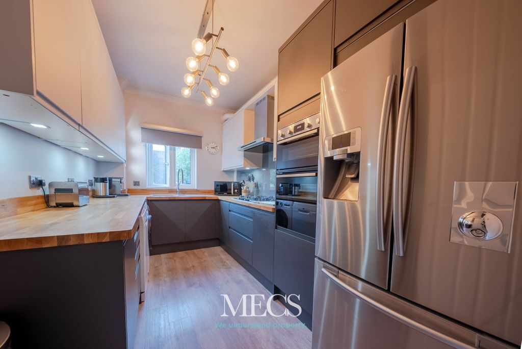 Property photo 2 of 15 4288704