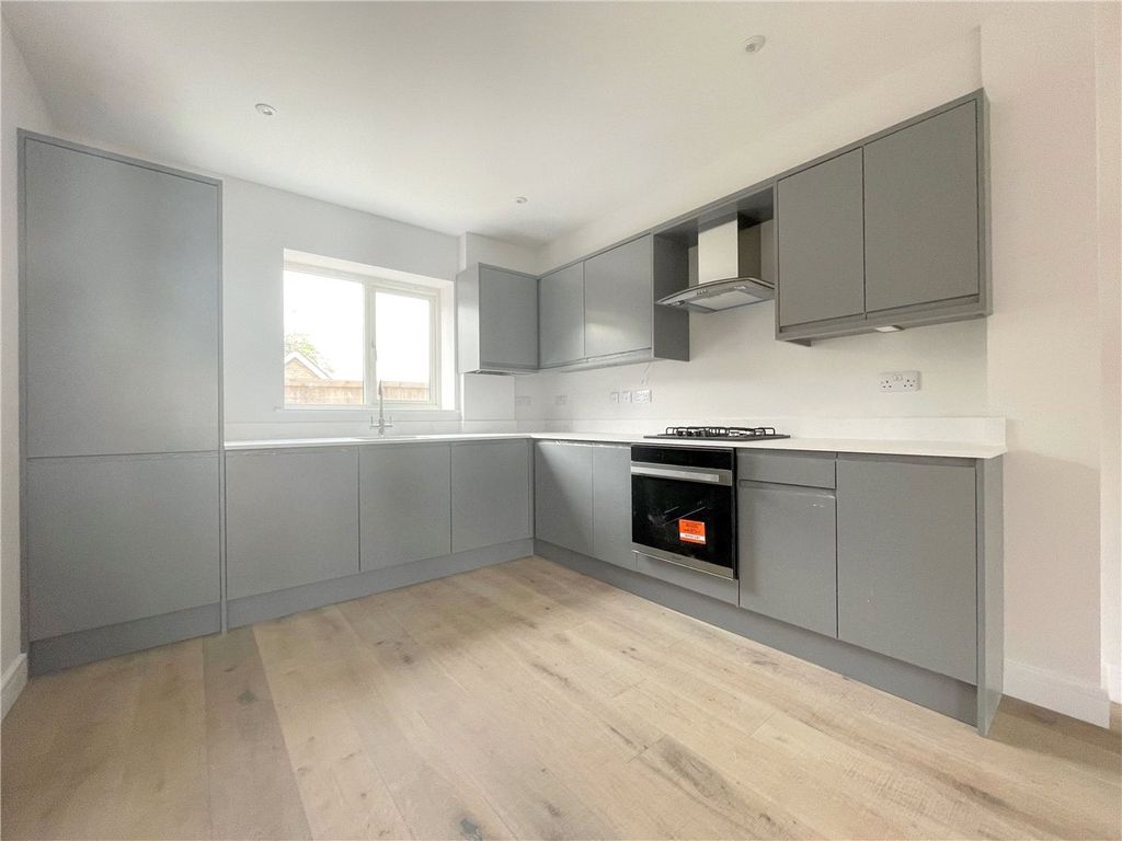 Property photo 3 of 8 Picture No. 13