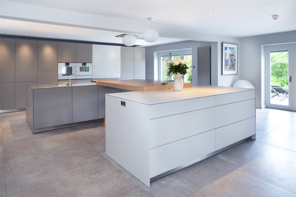 Property photo 2 of 17 Kitchen