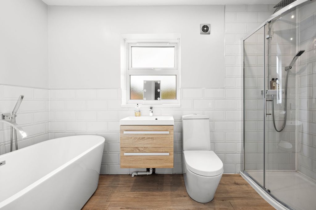 Property photo 3 of 26