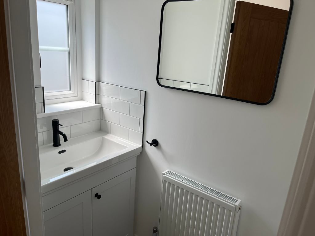 Property photo 2 of 10 Cloakroom
