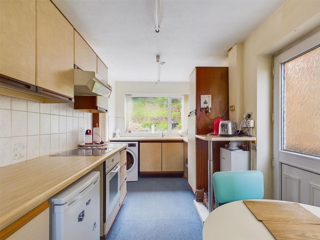 Property photo 3 of 16 Dining Kitchen