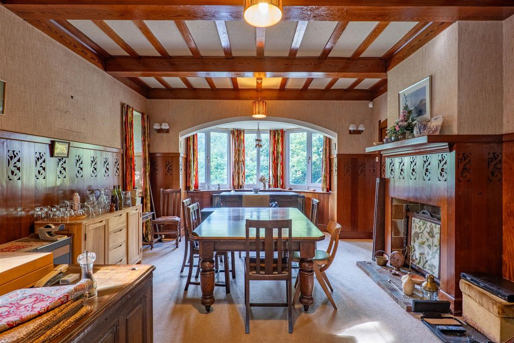 Property photo 3 of 44 Dining Room