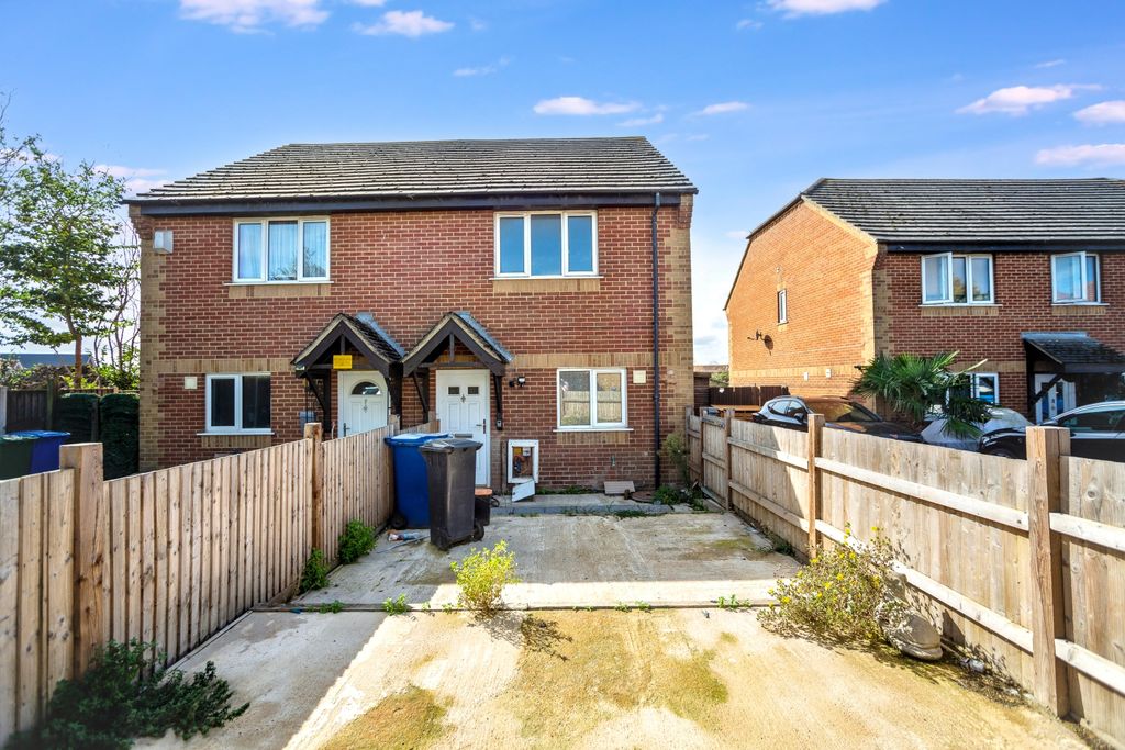 Property photo 1 of 21 62 Lapwing Close, Minster-On-Sea, Kent, Me12 3Rb
