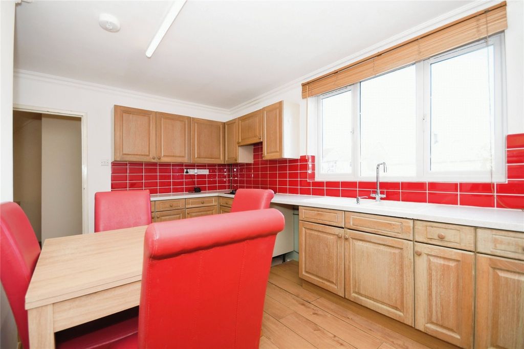 Property photo 2 of 17 Picture No. 05