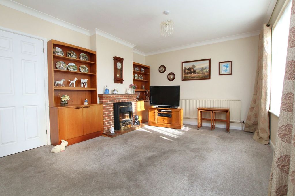 Property photo 2 of 33