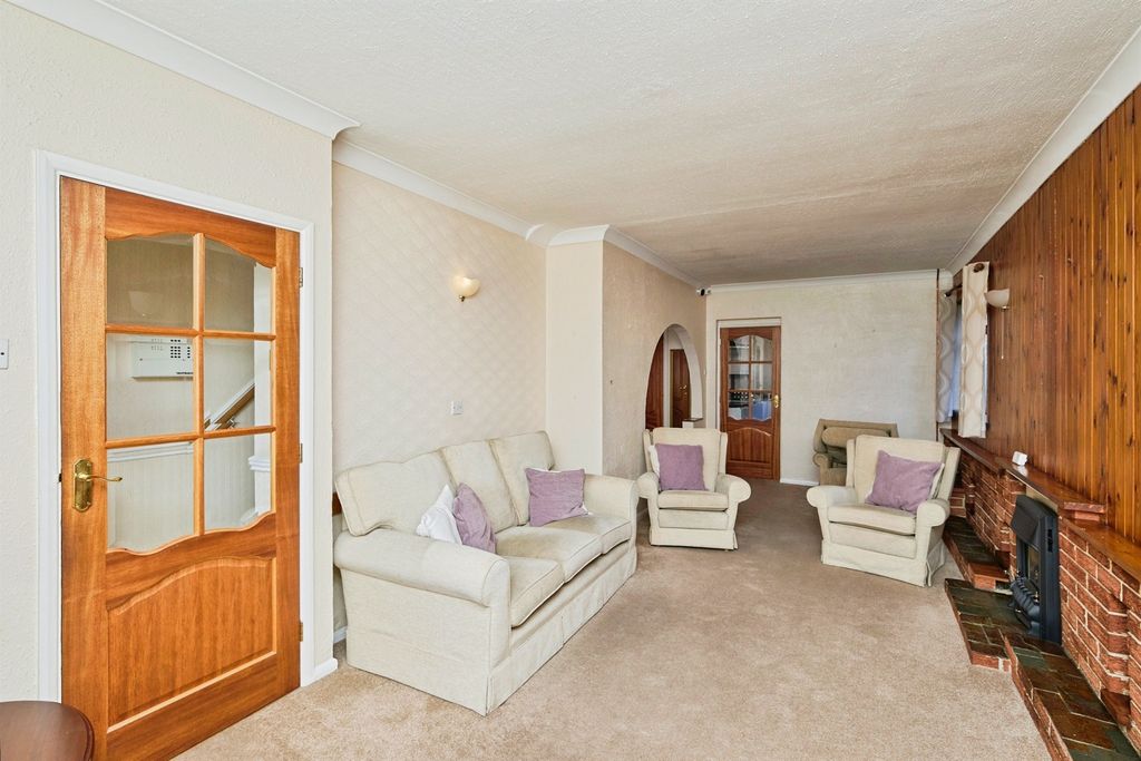 Property photo 2 of 17