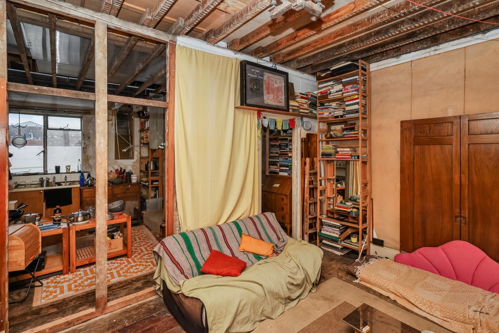 Property photo 1 of 23 27 Colne Road, Clapton, London, E5 0Hr