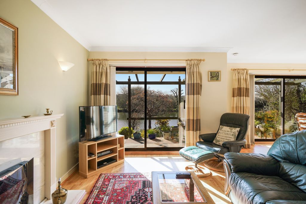 Property photo 2 of 17 26 Thames Meadow - Avg1Hh7Aqmhlwdcq354d