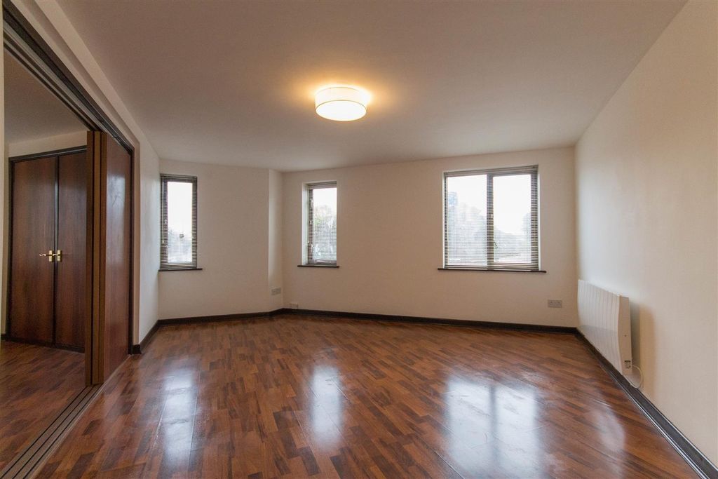 Property photo 3 of 5 Living/Dining Room