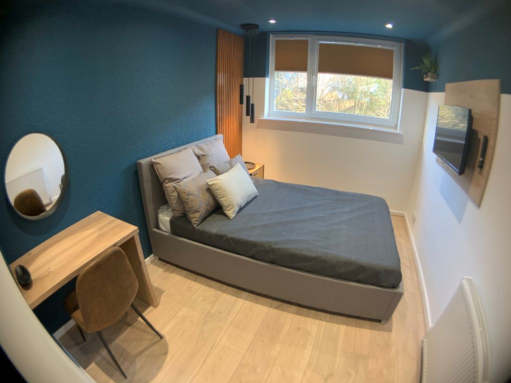 Property photo 1 of 6 Bedroom