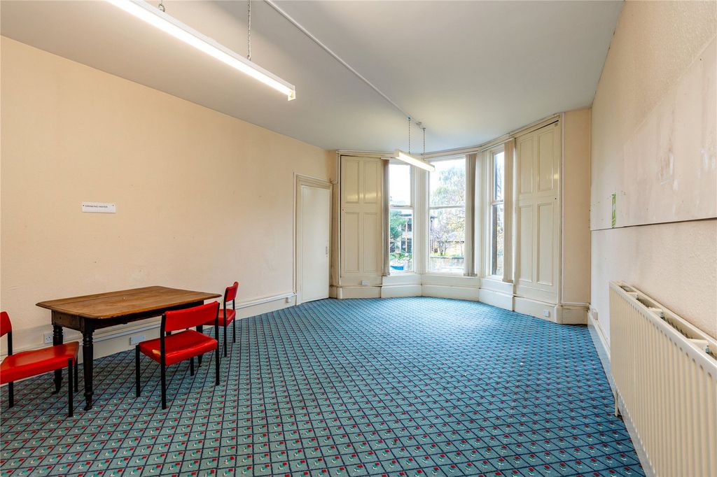 Property photo 3 of 18 Living Room