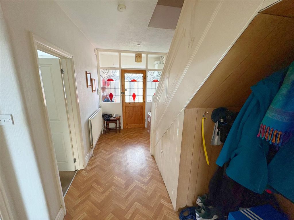 Property photo 3 of 22 Hallway (1).Jpg