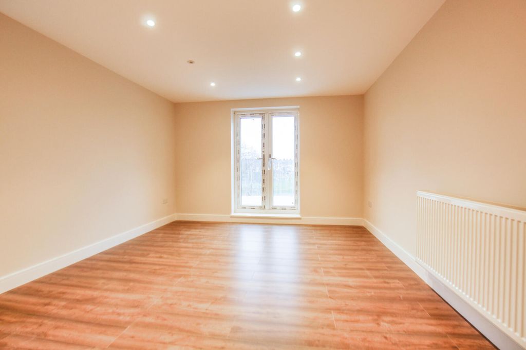 Property photo 3 of 11 Living Room