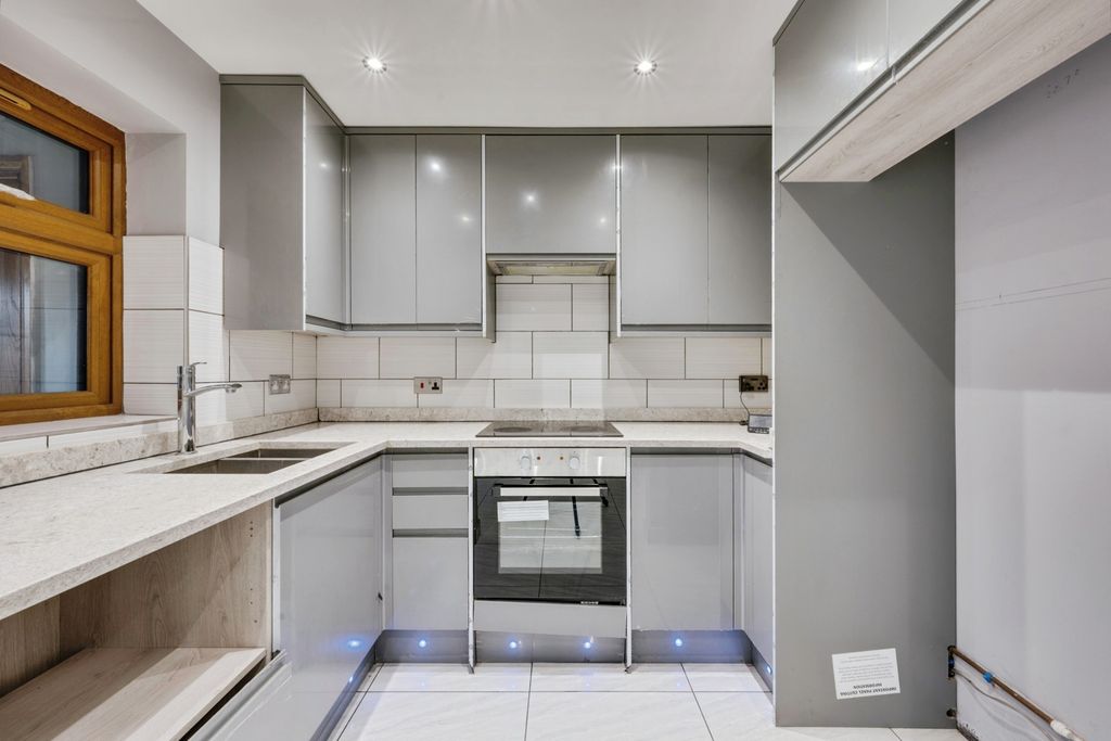 Property photo 2 of 16 Pbox-Img.Jpg