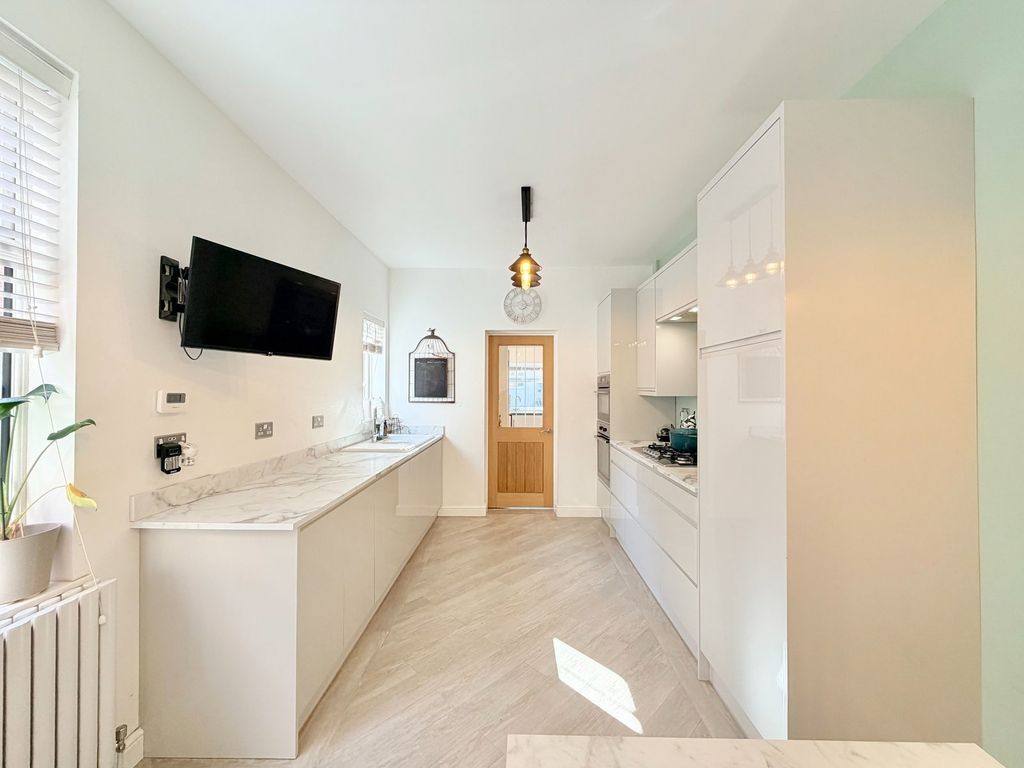 Property photo 2 of 25