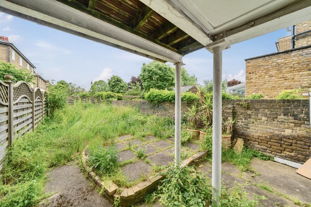 Property photo 3 of 10 Bathroom