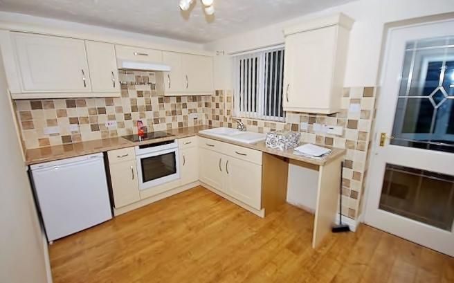 Property photo 3 of 8 Kitchen