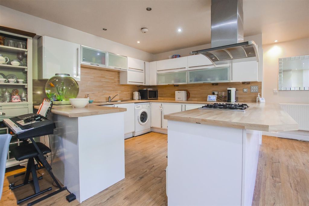 Property photo 3 of 56