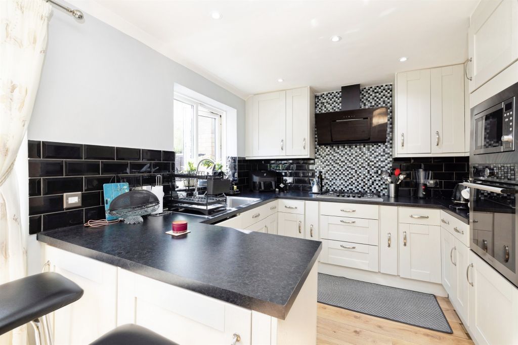 Property photo 2 of 20