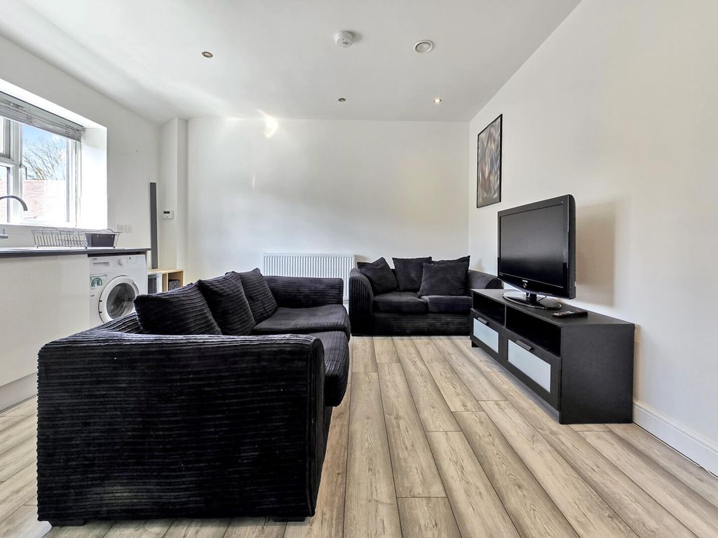 Property photo 3 of 6 Living Room