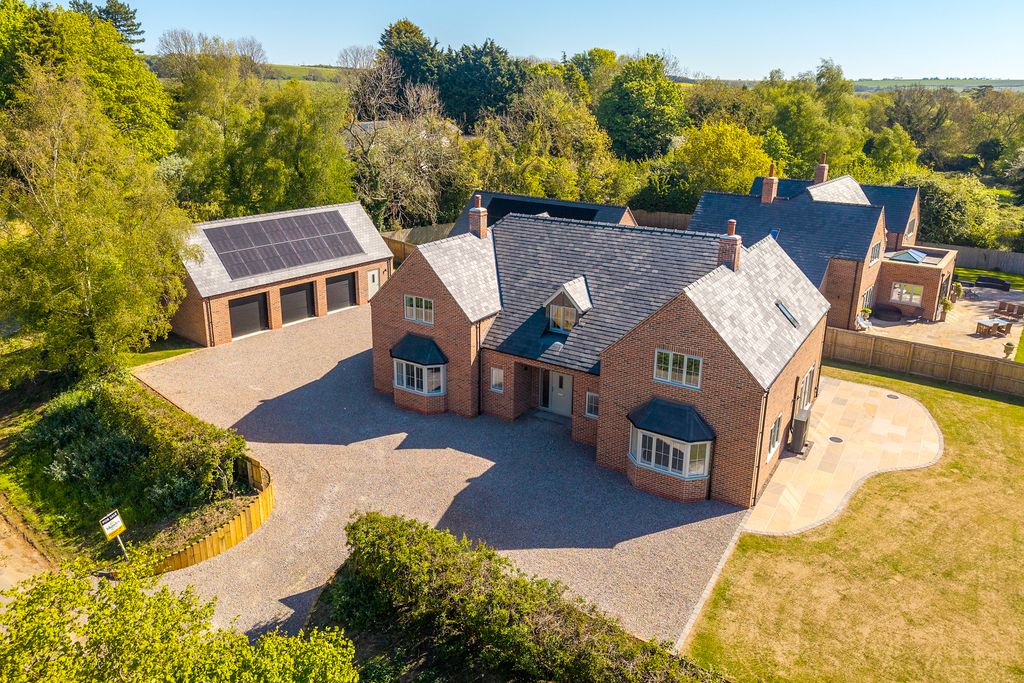 Property photo 1 of 39