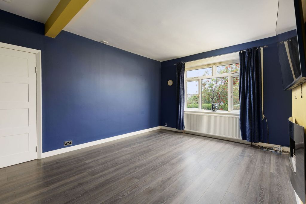 Property photo 3 of 36