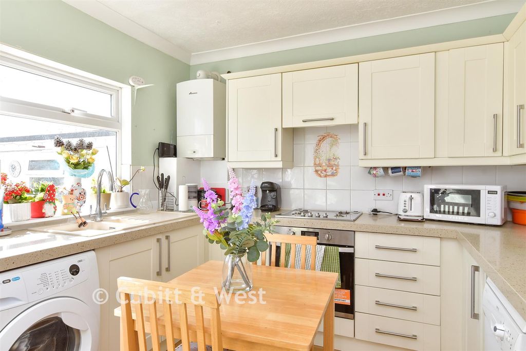 Property photo 2 of 10 Kitchen