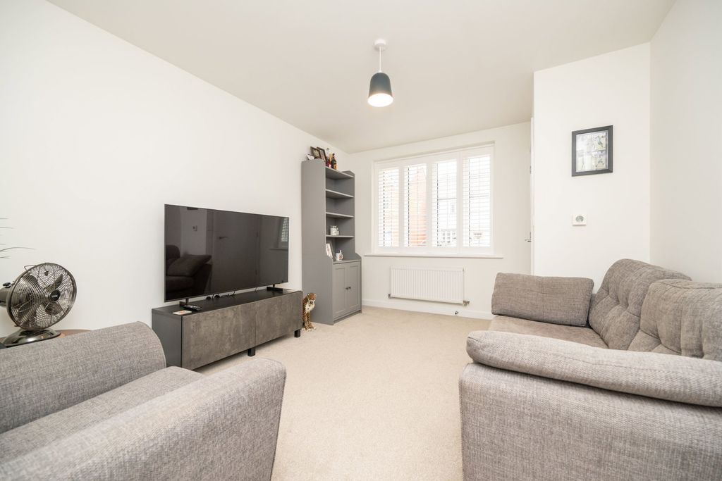 Property photo 2 of 22