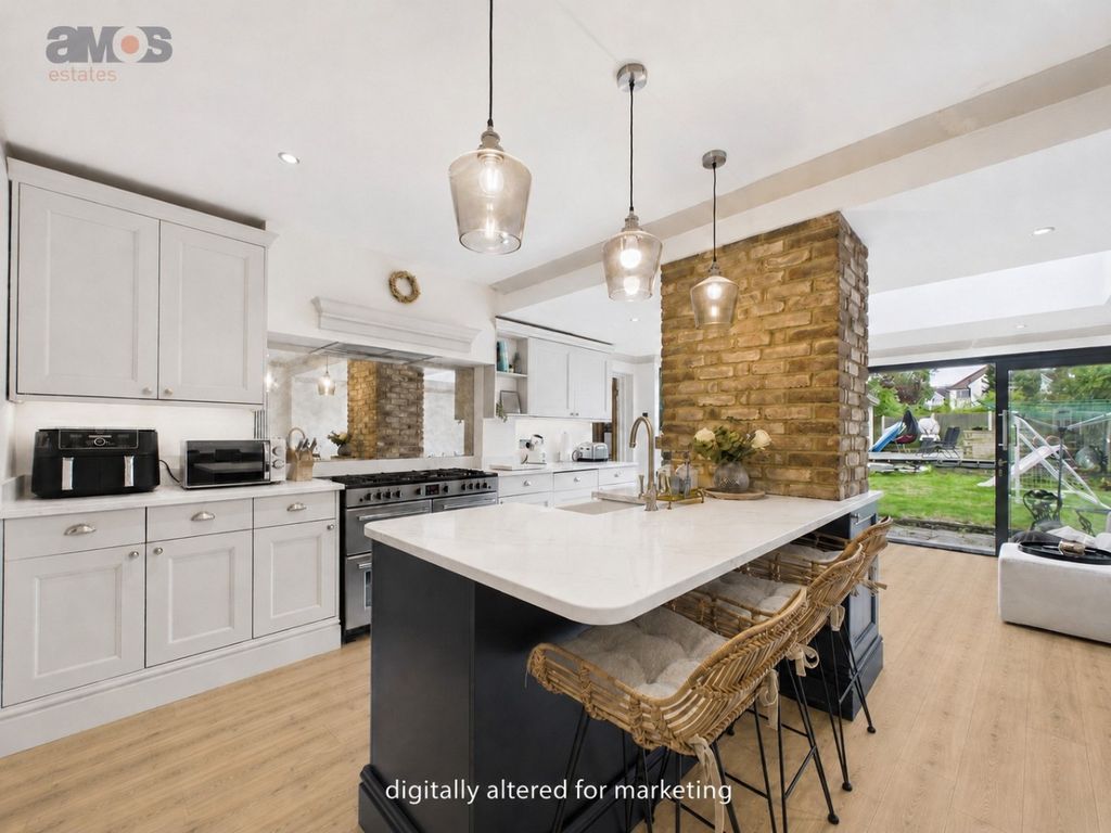 Property photo 2 of 24 4875163