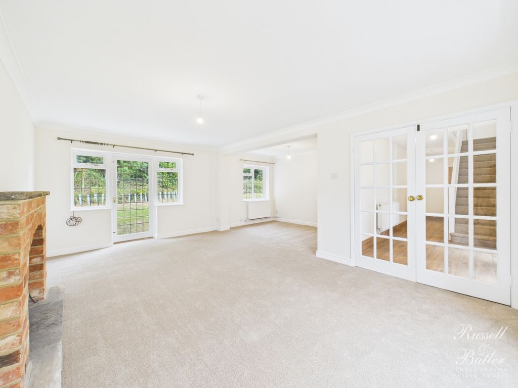 Property photo 3 of 24 Cam02127G0-Pr0342-Still002