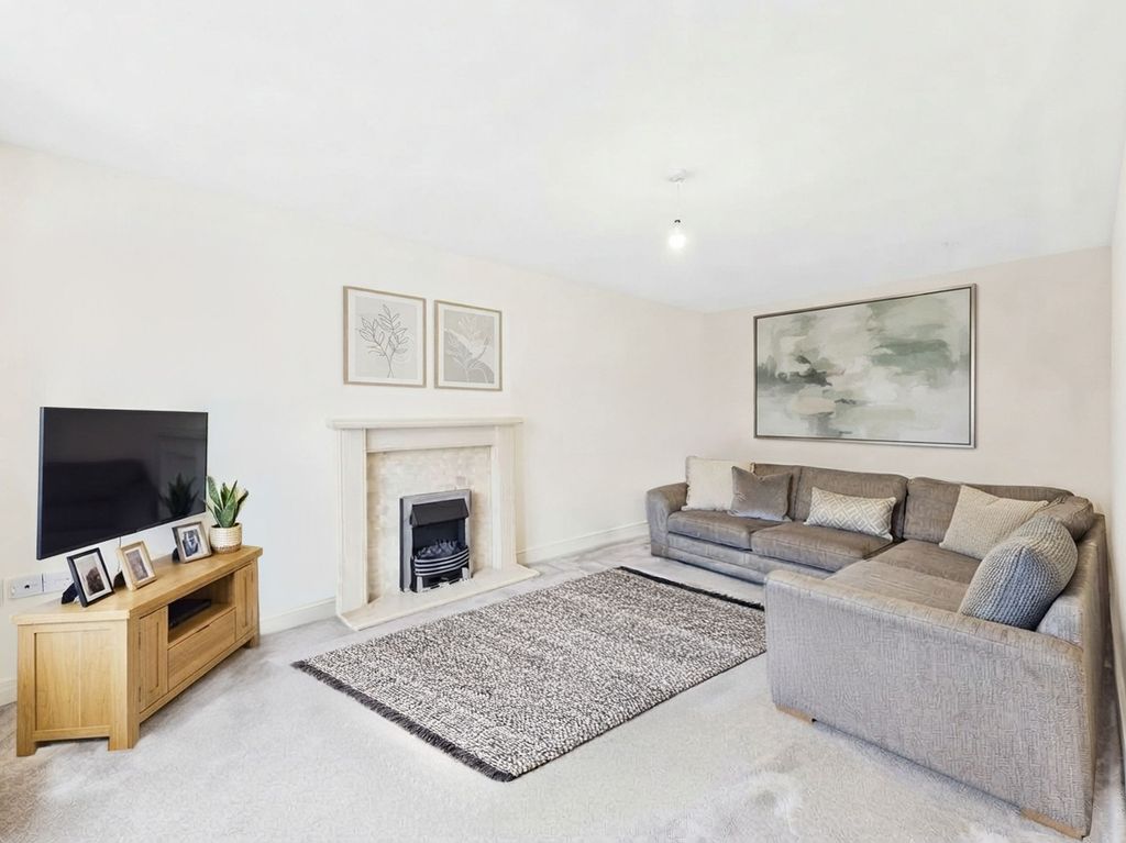 Property photo 2 of 18 Lounge (Virtually Furnished)