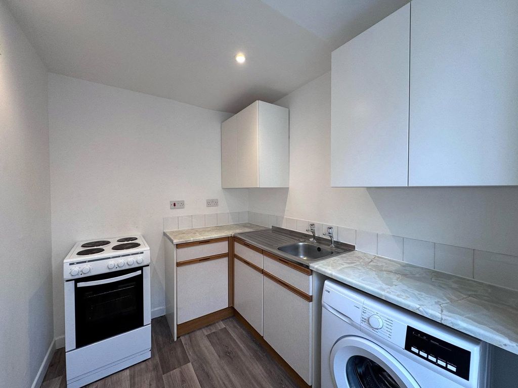 Property photo 3 of 6 Kitchen