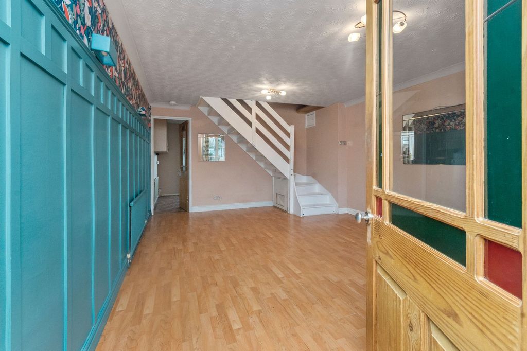 Property photo 2 of 20