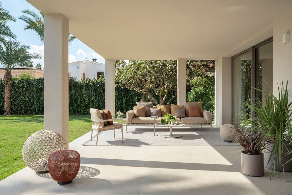 Property photo 3 of 20 Exterior (4)