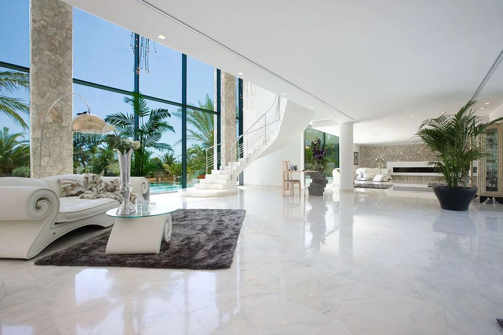 Property photo 2 of 20