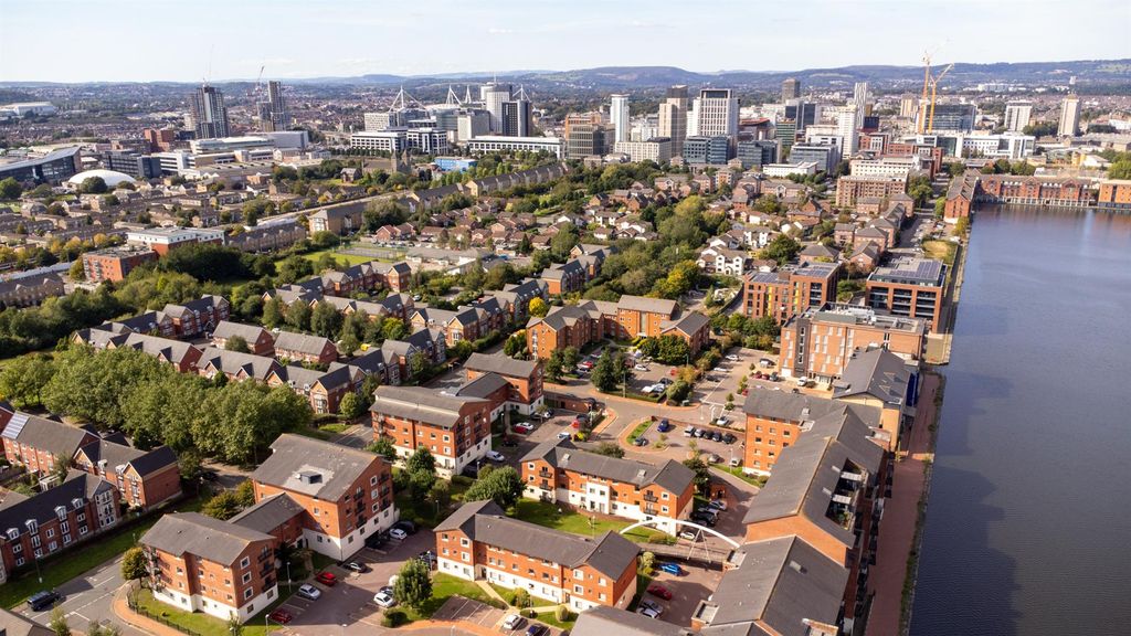 Property photo 2 of 12