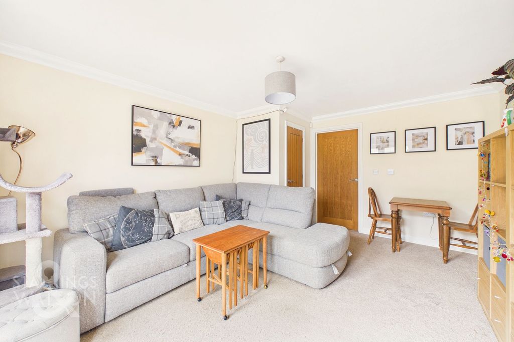 Property photo 3 of 12