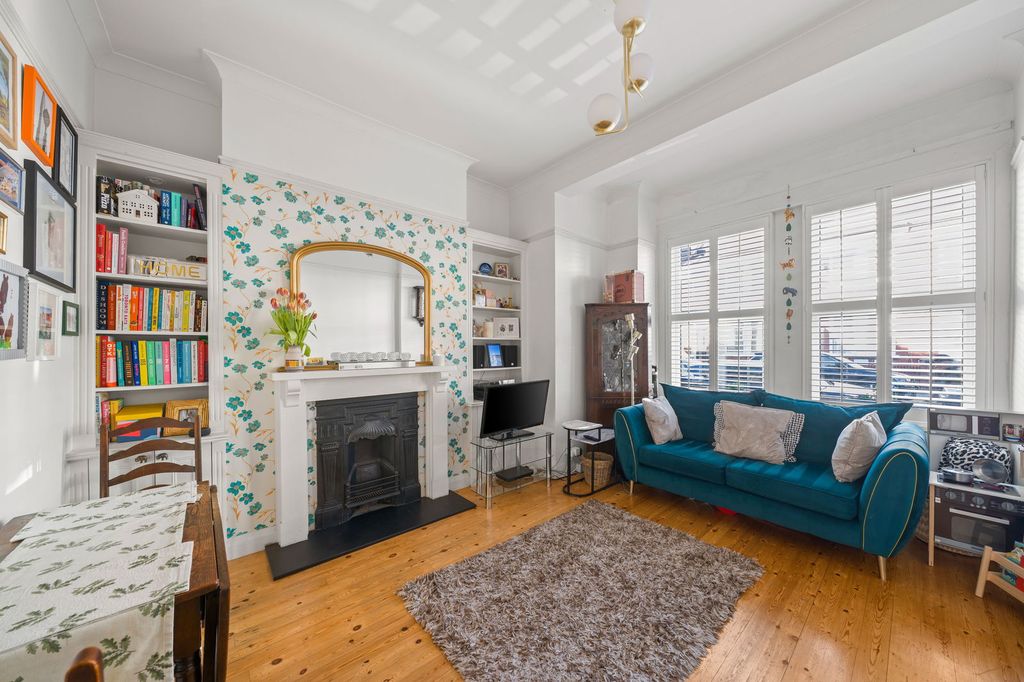 Property photo 1 of 12