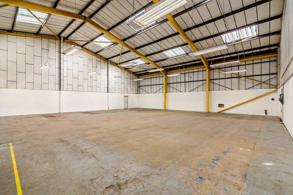 Property photo 3 of 16 8679194-Interior01-800
