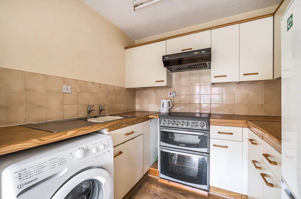 Property photo 2 of 14 1419784-11-699F2c...