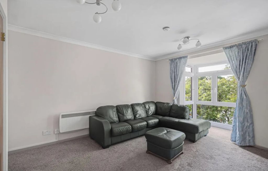 Property photo 2 of 23
