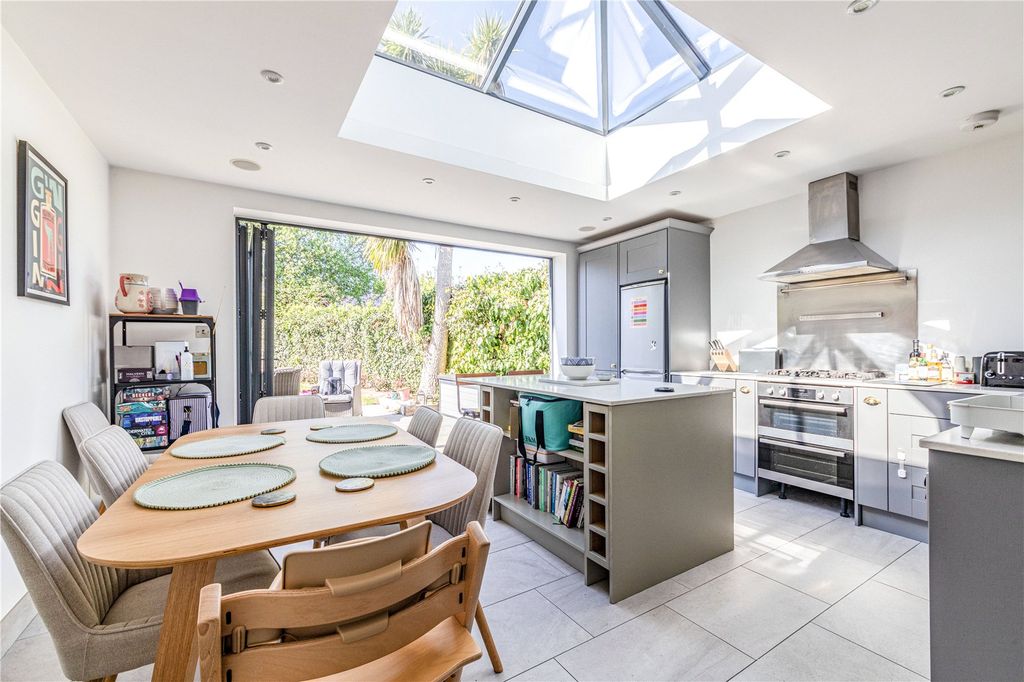 Property photo 2 of 20 Picture No. 14