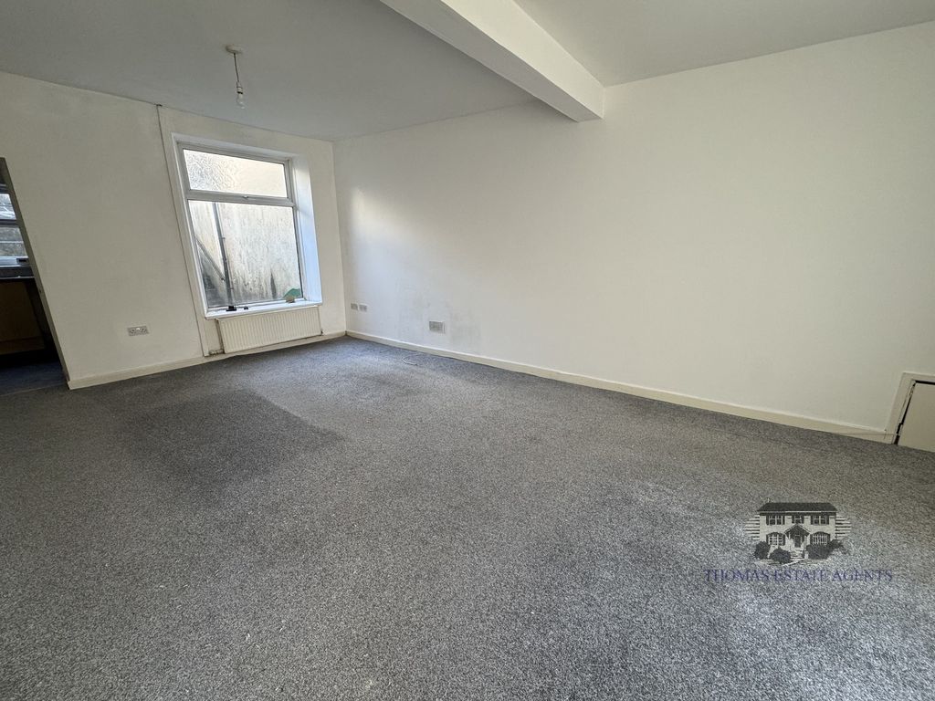 Property photo 2 of 12 Lounge