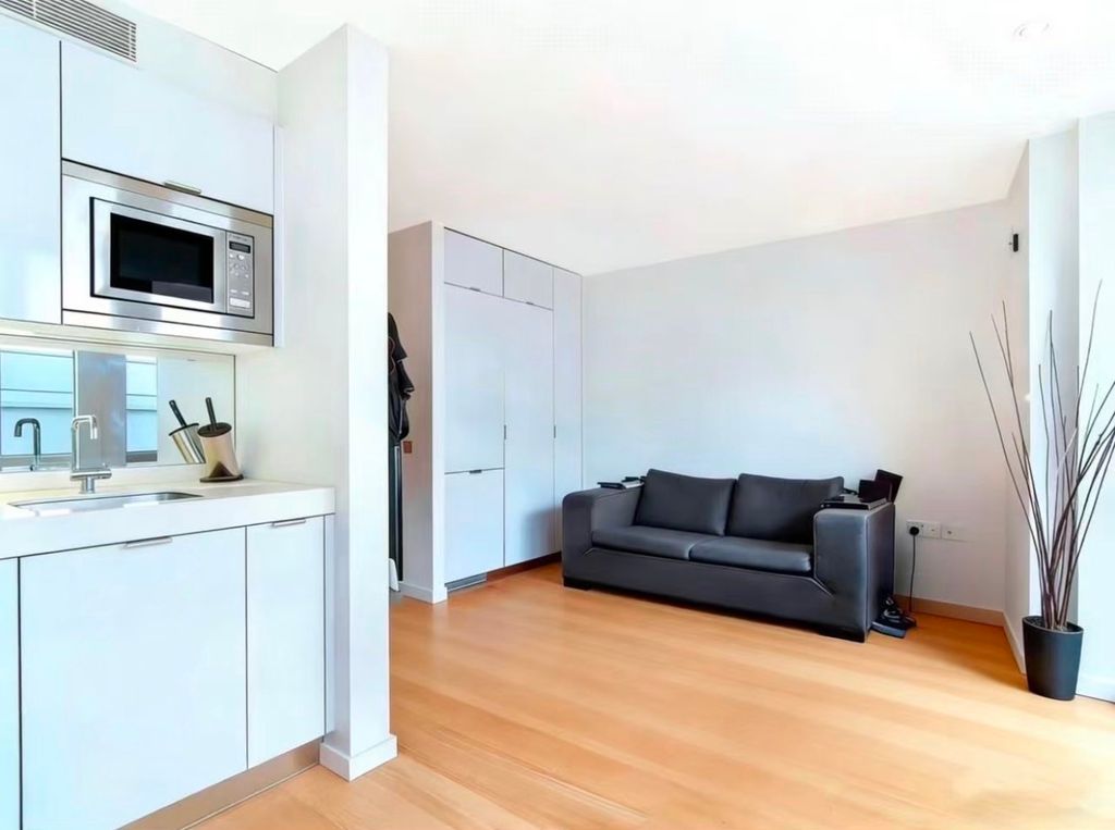 Property photo 2 of 8