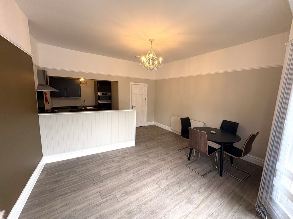Property photo 3 of 8 Image00009