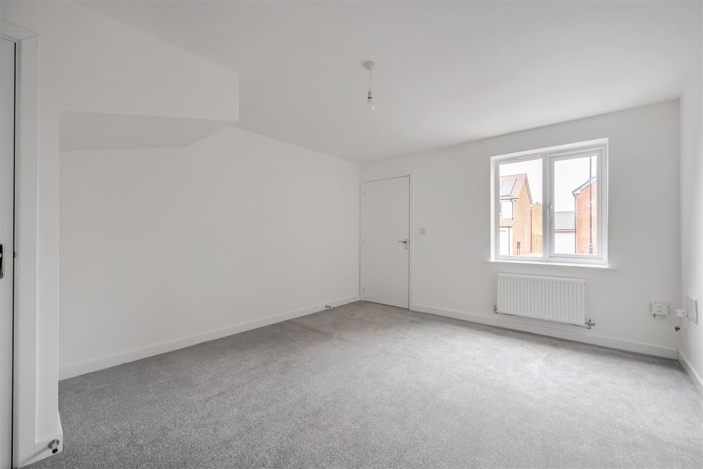 Property photo 3 of 10 1397457-8-6968Cfe1Bc228.Jpg